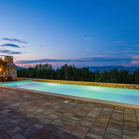 Apartament Ravni *