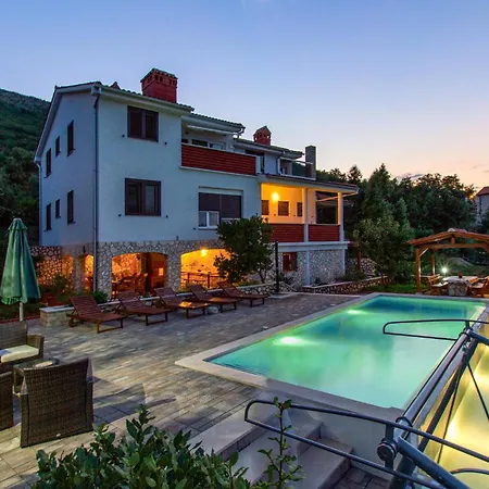 Apartament Ravni