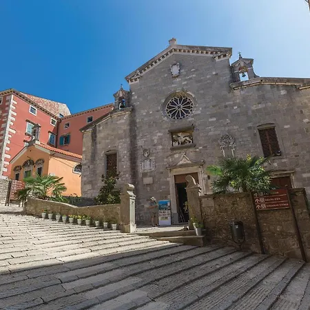 Apartman Lovely In Labin With House Sea View