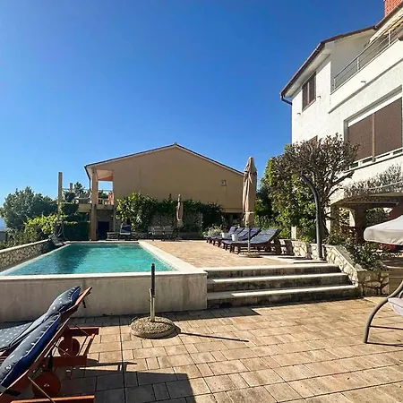 Apartament Ravni