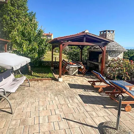 Apartament Ravni *
