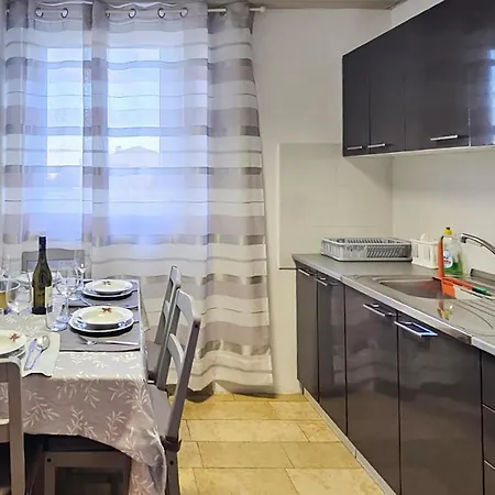 Apartament Ravni