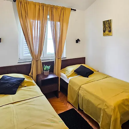 Apartament Ravni *